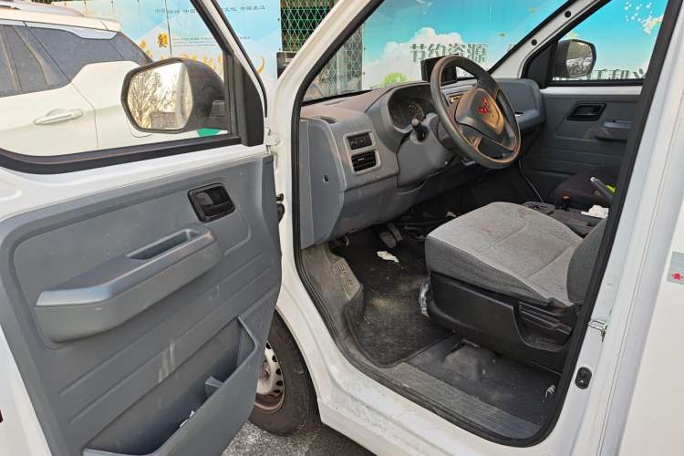 Used Wuling Yangguang 2024 300km Range Practical Window-Sealed Version 60kW
