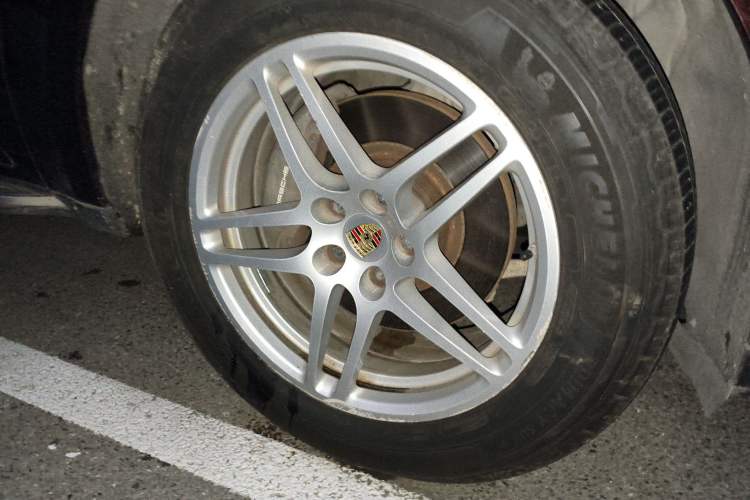 Used Porsche Macan 2017 Macan 2.0T Right Front Wheel Hub