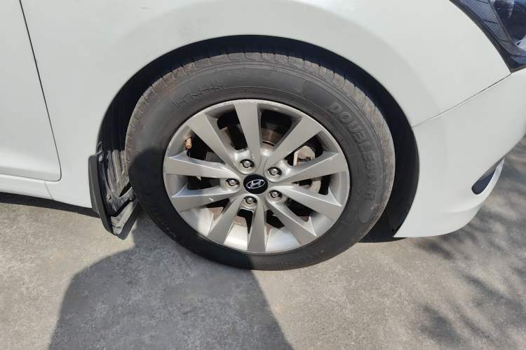 Used Hyundai Mistra 2014 1.8L Automatic Smart GLS
