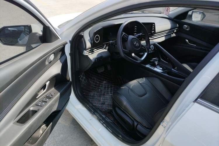 Used Hyundai Elantra 2023 1.5L CVT GLX Elite Edition Driver Seat