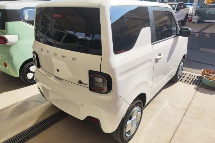 Used Geely Galaxy Panda 2024 Panda Mini 200km Endurance Bear Rear Right 45 Deg