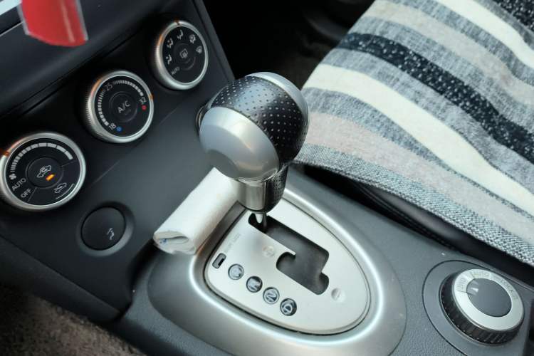 Used Nissan Qashqai 2010 20XFOUR Dragon CVT 4WD Gear Lever