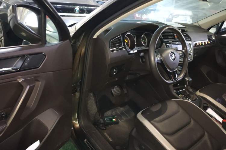 Used Volkswagen Tiguan L 2017 330TSI Automatic Two-Wheel Drive Luxury Edition Driver Seat