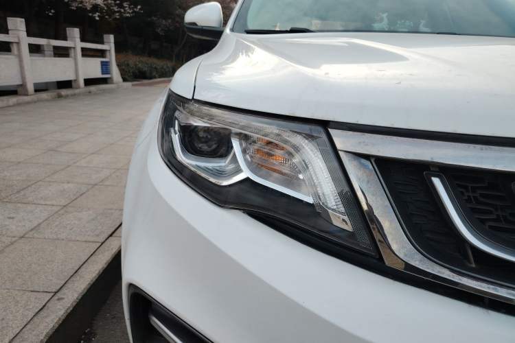 Used Geely Auto Emgrand X7 Sport 2020 1.8TD DCT Two-Wheel Drive Smart Connect 4G-Enabled Version Right Front Headlight