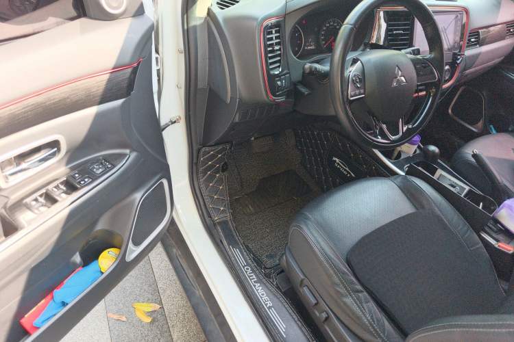 Used Mitsubishi Outlander 2018 2.0L Two-Wheel Drive Glory Edition 5 Seats
