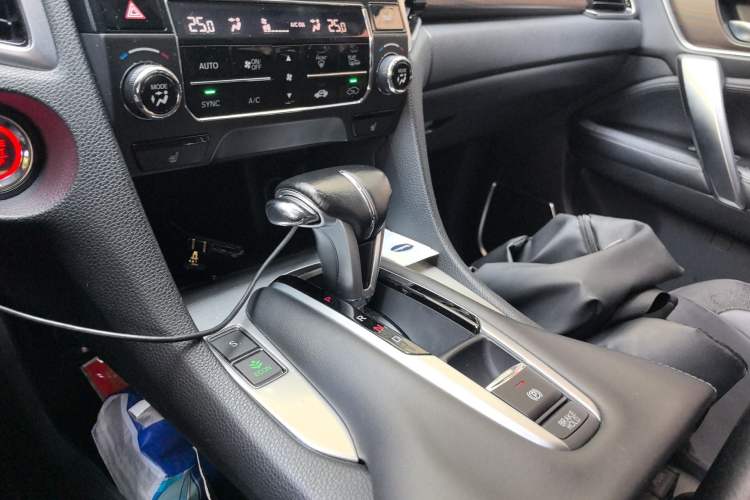 Used Honda Avancier 2017 240TURBO Two-Wheel Drive Premium Edition Gear Lever