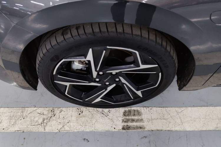 Used Lynk & Co 07 2024 EM-P 126 Long-Range Halo Exterior 1