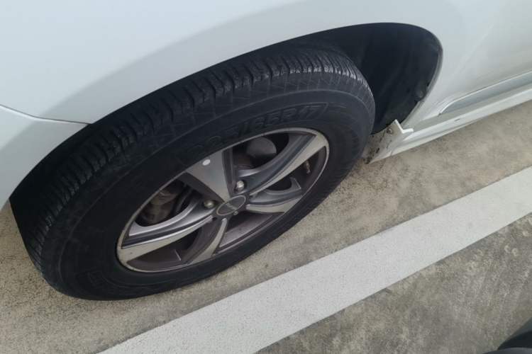 Used Haval H6 2016 Upgraded Model 1.5T Automatic Two-Wheel Drive Elite Version Left Front Wheel Hub