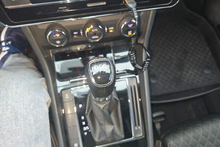 Used Skoda Superb 2018 TSI280 DSG Comfort Edition China V Standard Gear Lever