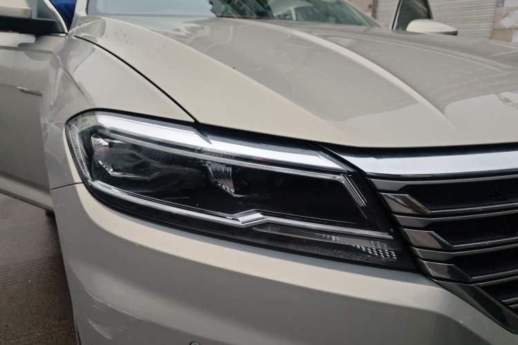 Used Volkswagen Lavida 2019 280TSI DSG Luxury Edition China VI Standard Right Front Headlight