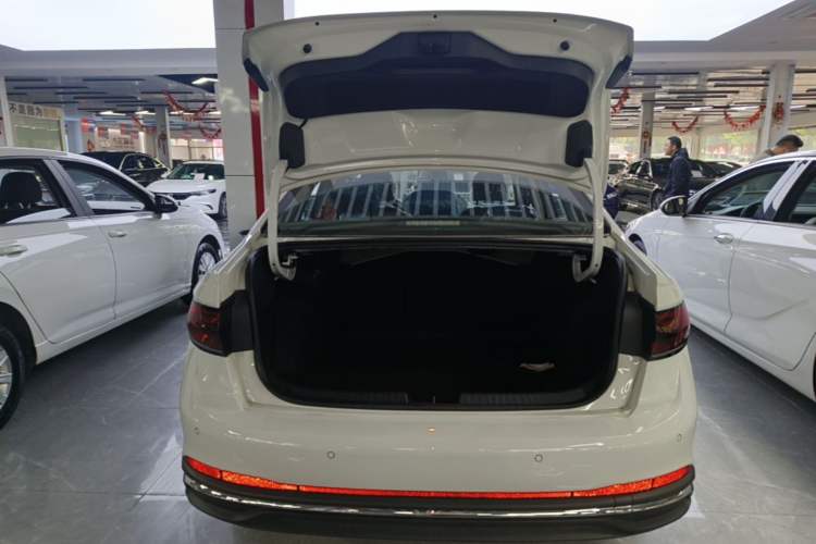 Used Volkswagen Sagitar 2025 Facelift 200TSI DSG Flyover Edition