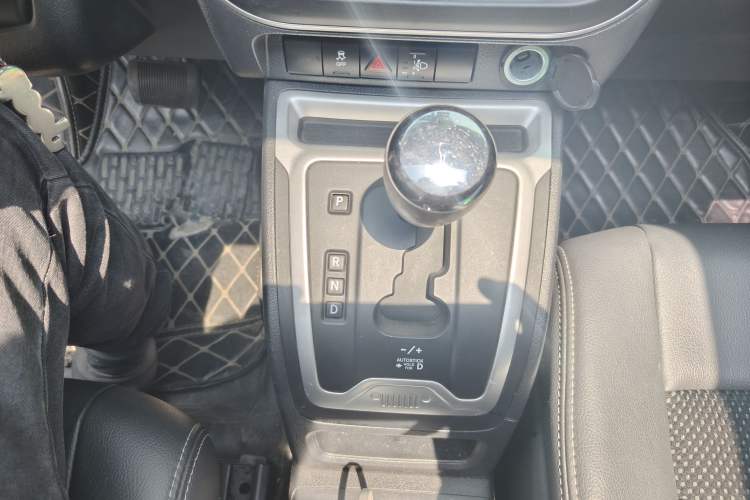 Used Jeep Compass 2014 2.4L four-wheel drive sport version Gear Lever