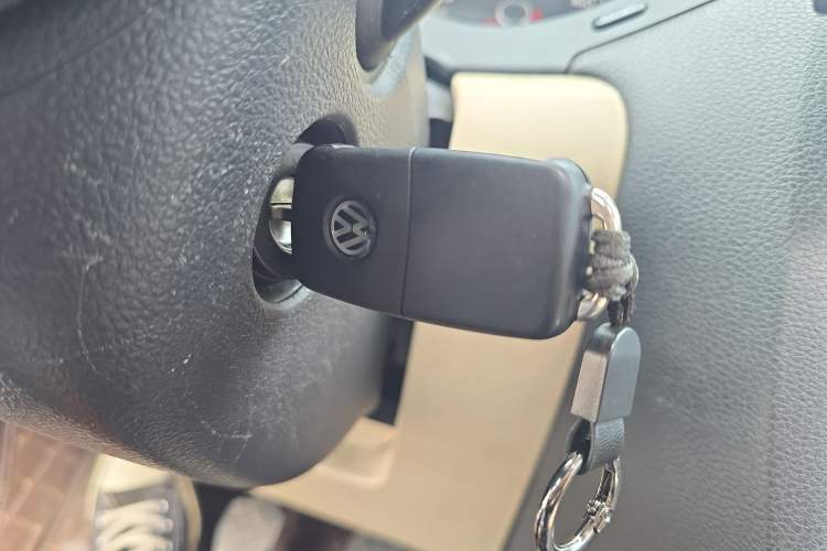 Used Volkswagen Sagitar 2014 Revised Version 1.6L Manual Comfort Edition Vehicle Key