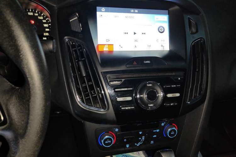 Used Ford Focus 2017 Sedan EcoBoost 125 Automatic Supreme Style SmartDrive Edition Audio And AC Panel