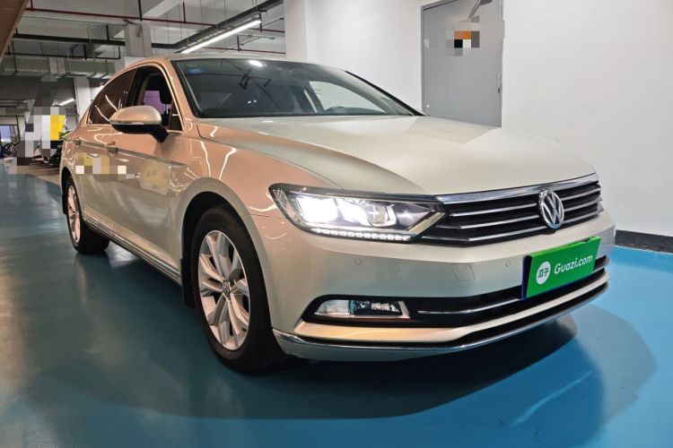 Used Volkswagen Magotan 2018 Facelift 330TSI DSG Luxury Model Front Right 45 Deg