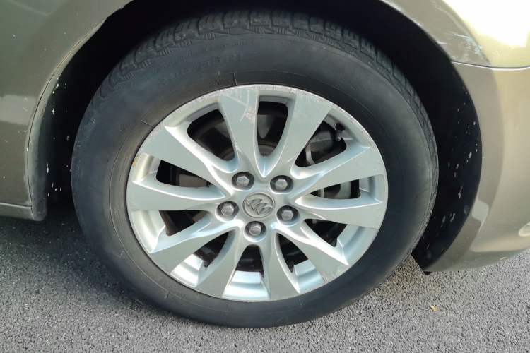 Used Buick LaCrosse 2013 2.4L SIDI Leading Comfort Version