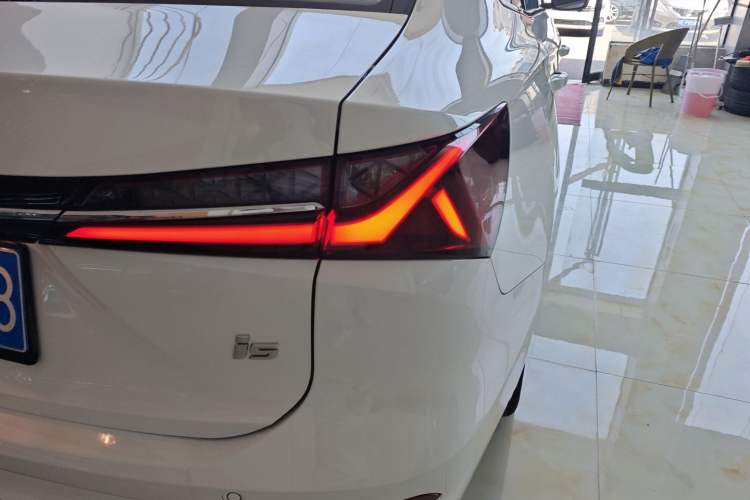 Used Roewe i5 2023 1.5L CVT Luxury Edition Right Rear Taillight