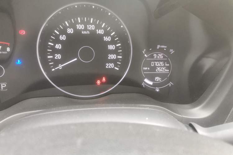 Used Honda Vezel 2017 1.8L CVT Front-Wheel Drive Pioneer Edition Odometer Close Up