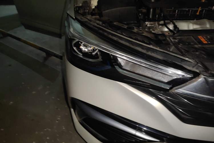 Used Roewe i5 2020 1.5L Automatic 4G Connect Luxury Flagship Edition Right Front Headlight