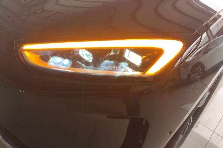 Used Hima AITO M5 2025 Extended-Range Ultra Rear-Wheel-Drive Version Left Front Headlight