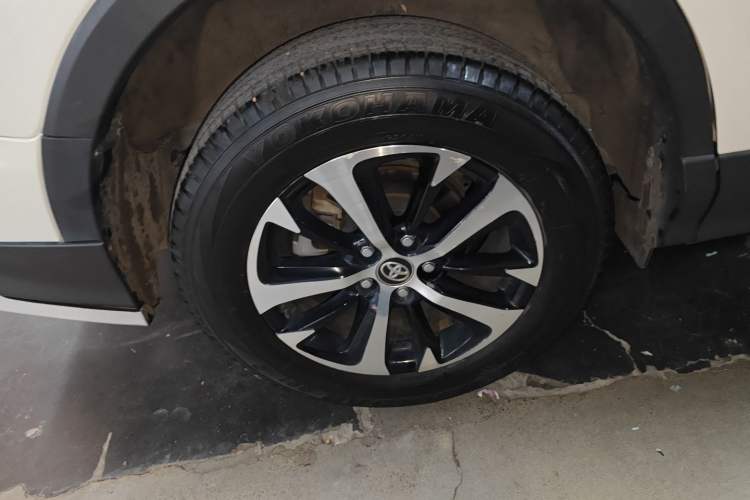 Used Toyota RAV4 2019 2.0L CVT Two-Wheel Drive Luxury Version China VI Standard
