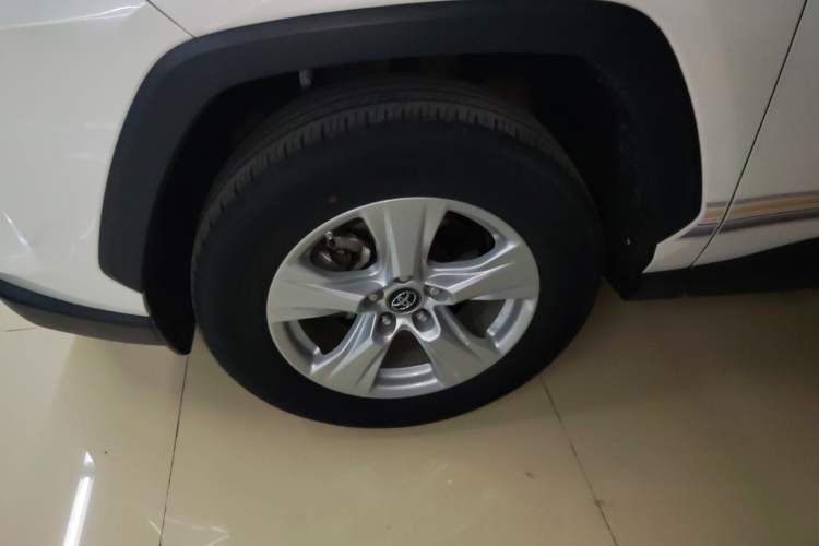 Used Toyota RAV4 2022 2.0L CVT Two-Wheel Drive Urban Edition Left Front Wheel Hub