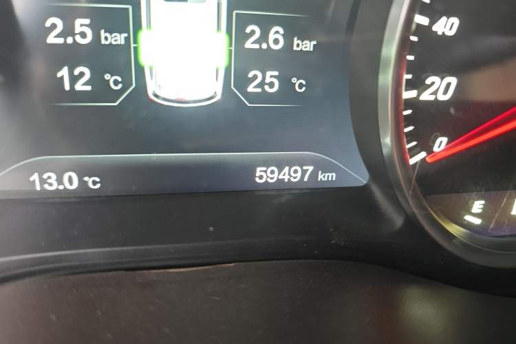 Used Baojun 730 2017 1.5T Manual Zhishang Model 7 Seats China V Emission Standard Odometer Close Up