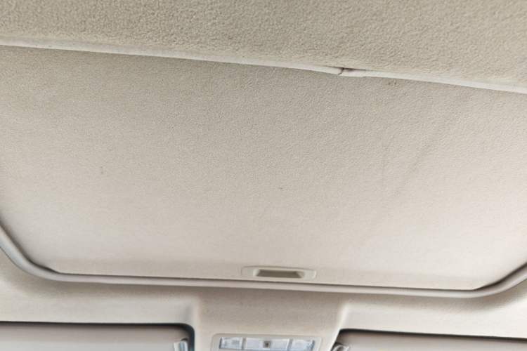 Used Toyota Highlander 2012 2.7L Two-Wheel Drive 7-Seater Luxury Edition Headliner