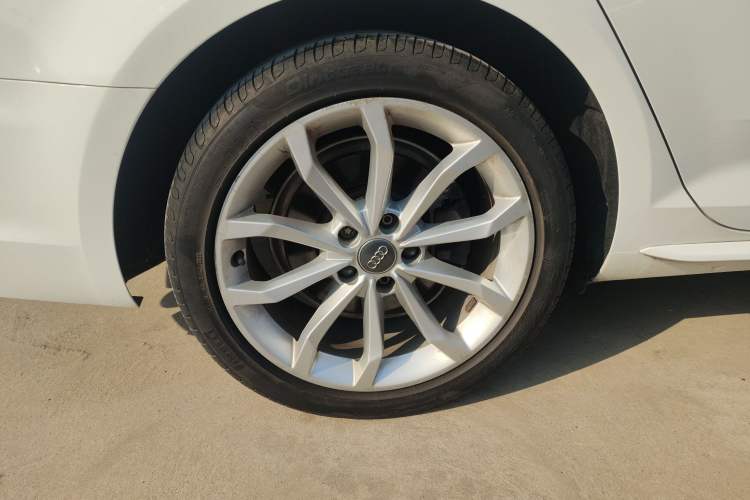 Used Audi A4L 2018 30th Anniversary Edition 40 TFSI Fashion Model
