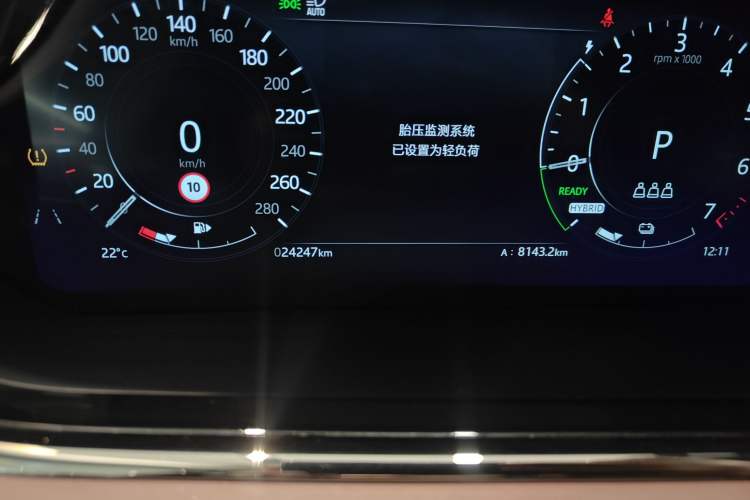 Used Land Rover Range Evoque New Energy 2022 Aurora L P300e Plug-in Hybrid Electric Version Odometer Close Up