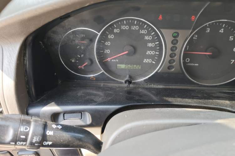 Used Toyota Land Cruiser 2005 4.5L Automatic GX Odometer Close Up