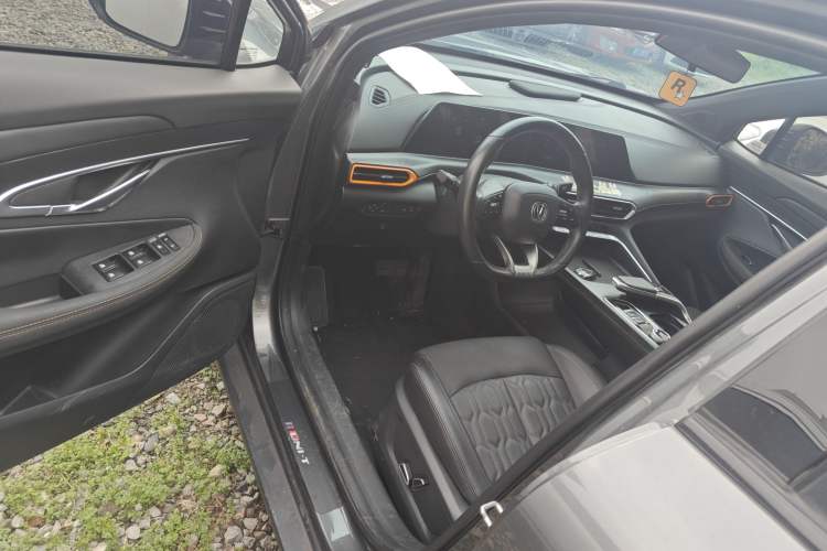 Used CHANGAN UNI-T 2022 2.0T Prestige Version Driver Seat