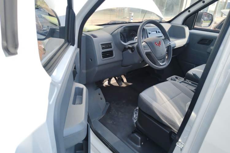 Used Wuling Yangguang 2025 Model 400km Bus Edition—Comfort Edition