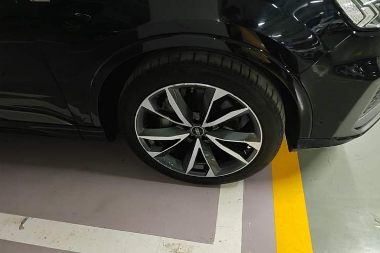 Used Audi Q7 2021 55 TFSI quattro S line Sport model
