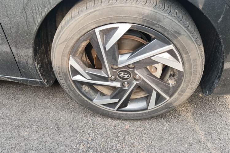 Used Hyundai Elantra 2023 1.5L CVT LUX Prestige Edition Right Front Wheel Hub