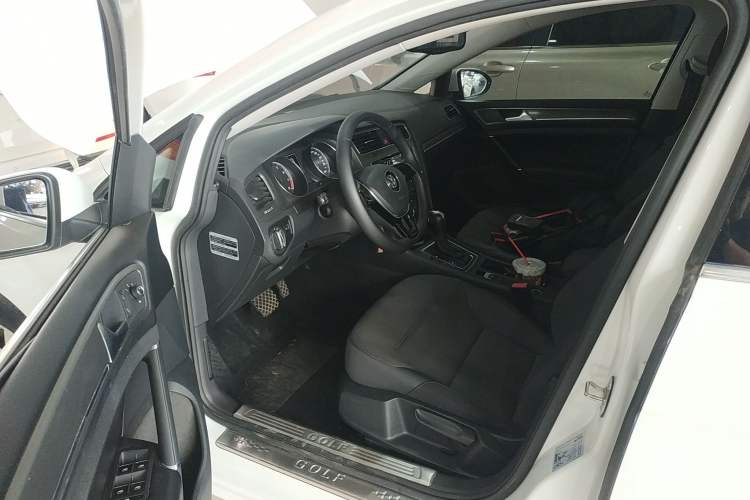 Used Volkswagen Golf 2016 230TSI Automatic Comfort Version Driver Seat