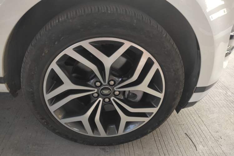 Used Land Rover Range Evoque 2023 Aurora L 249 PS Luxury Edition Right Front Wheel Hub