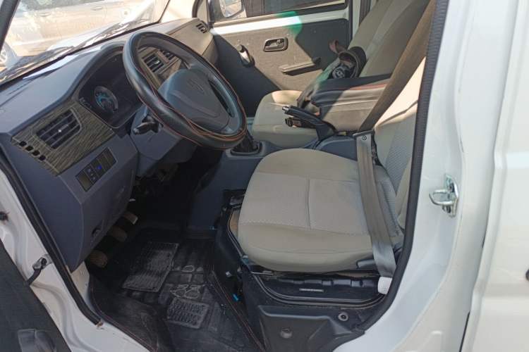 Used Jinbei Hiace X30 2023 1.5L Super-Comfortable Passenger Van 5/6/7-Seater Non-Air-Conditioned Version Model SWC15M
