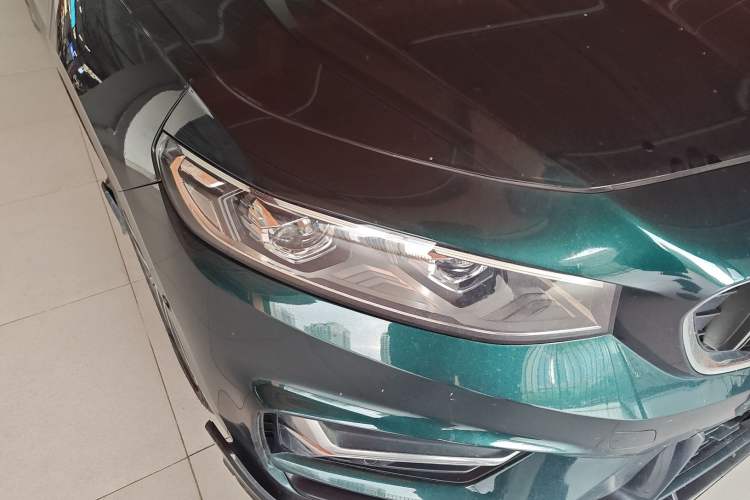 Used Geely Auto Preface 2023 2.0TD "Only This Verdant Green" Edition Right Front Headlight
