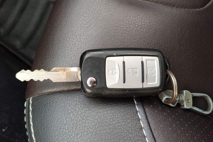 Used Dongfeng Fengon 330 2019 1.5L 330S Manual Comfort Version China VI Standard
