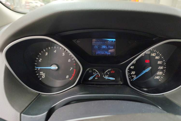 Used Ford Focus 2012 Sedan 1.6L Manual Comfort Model
