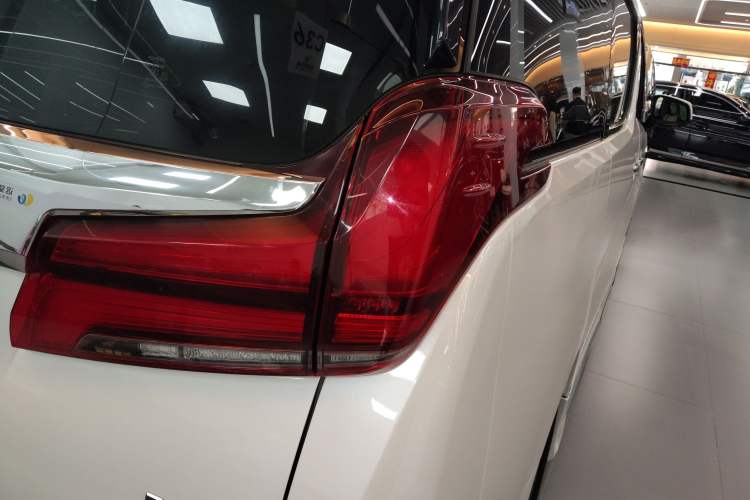 Used Toyota Alphard 2020 Dual-Engine 2.5L Prestige Edition
