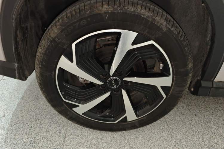 Used BYD Sealion 05 DM-i 2025 DM-i Smart Drive 115KM Flagship Model Right Rear Wheel Hub