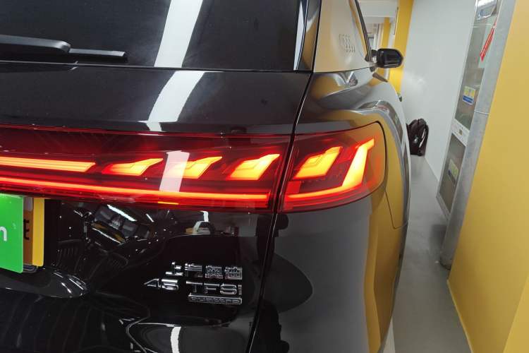 Used Audi Q6 2024 45 TFSI quattro Qiyun Edition Yulin Package 6 seats Right Rear Taillight