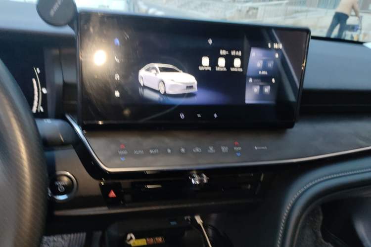 Used Toyota Camry 2024 Dual-Motor 2.0 HGVP Luxury Edition