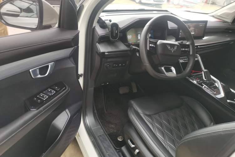 Used Wuling Asta 2022 2.0L DHT Electric-Speed Version
