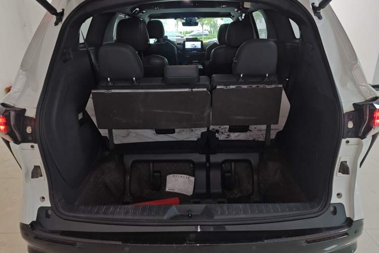 Used Toyota SIENNA 2024 2.5L Hybrid Four-Wheel Drive Luxury Edition