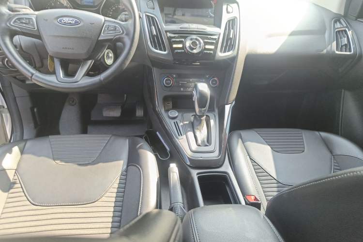 Used Ford Focus 2017 Hatchback 1.6L Automatic Fashion Edition Smart Drive Version
