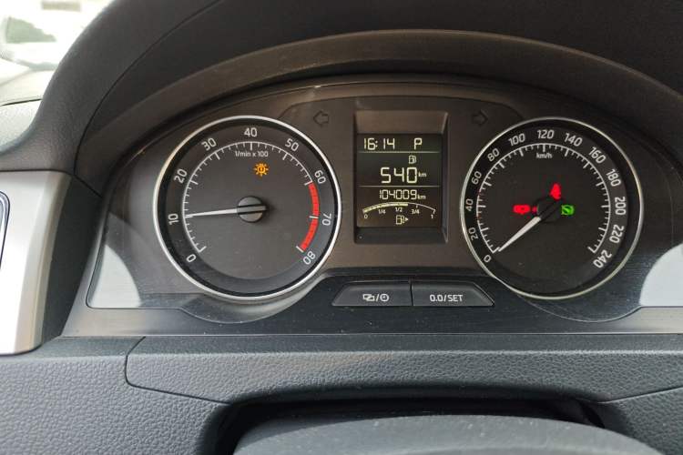 Used Skoda Rapid Spaceback 2016 Revised 1.6L Automatic Chuanxing Version Odometer Close Up