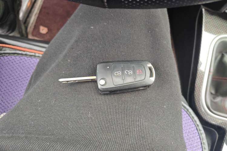 Used Haval H5 Classic 2015 2.0T Diesel Manual Two-Wheel Drive Entry-Level Version
